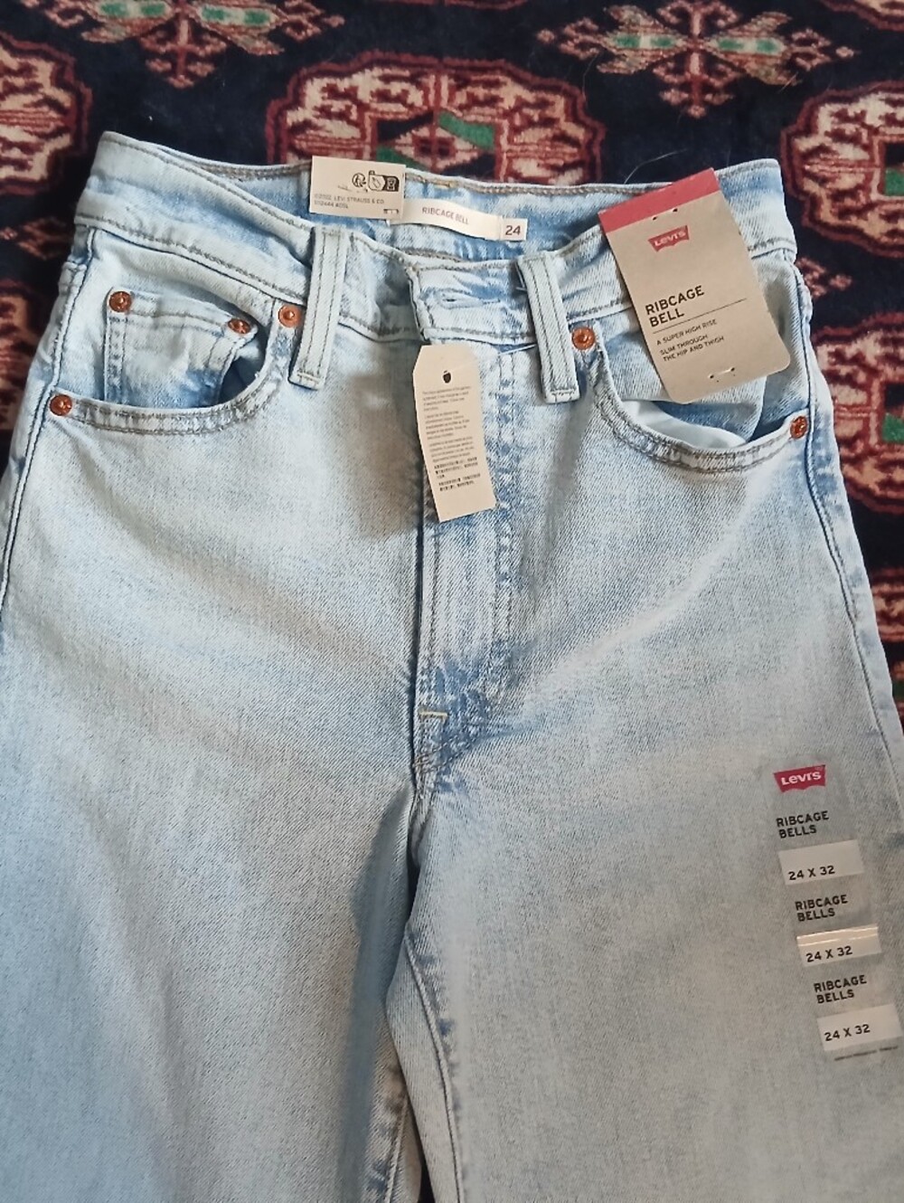Levi's Ribcage Bells Sz 24x32 Light Wash - Picture 4 of 5
